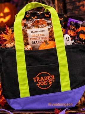 Trader Joe’s 2026 Halloween Trick or Treat Canvas Mini Tote Bag Black Green